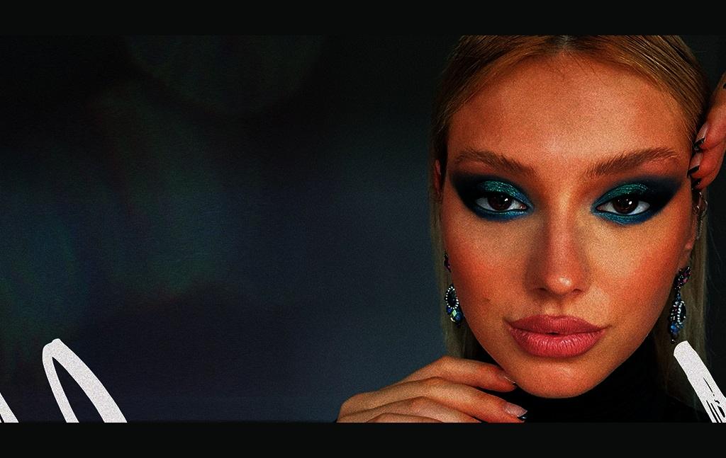 Danielle Marcan promoting handbags and accessories image